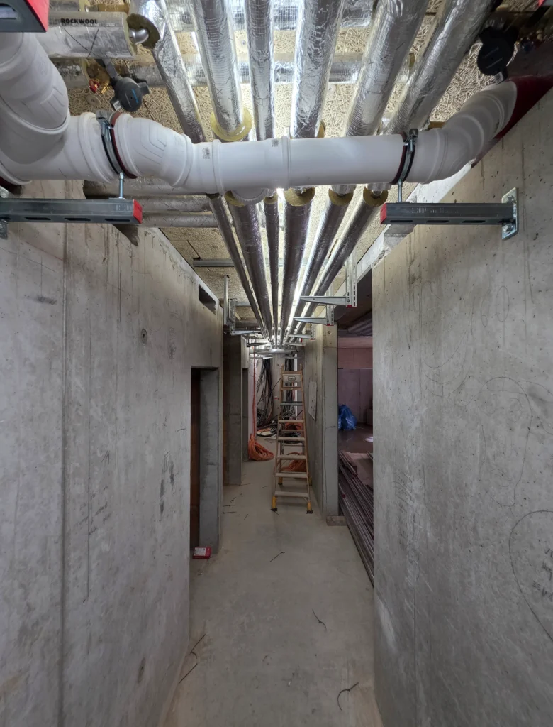 Haustechnik Gabelsberger Straße Erlangen, Rohre an der Decke