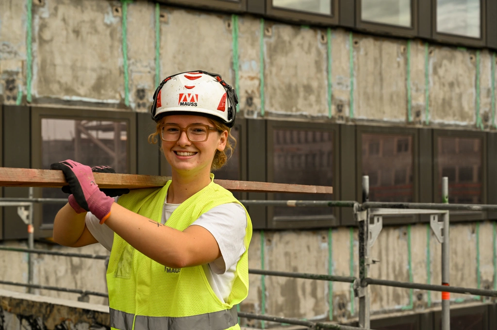 Baustelle, Frau, Mauss