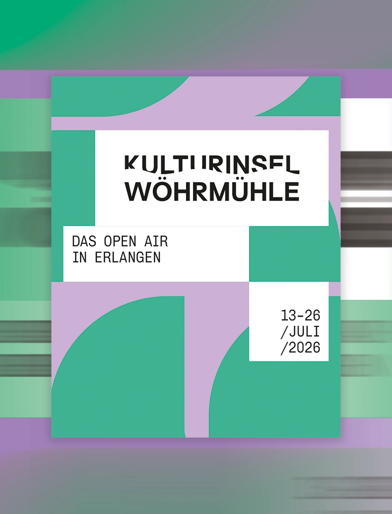 Grafisch gestaltetes Plakat mit den Worten „Kulturinsel Wöhrmühle – Das Open Air in Erlangen“ und dem Datum „13.–26. Juli 2026“ auf grün‑lila Hintergrund.
